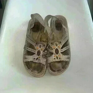 Earth Spirit genuine leather sandals size woman’s 6.5